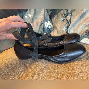 Kenneth Cole Black Leather Women's Ballet Flats with Ankle Strap
